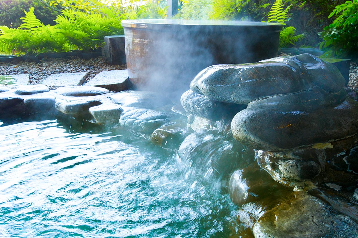 天然温泉露天風呂